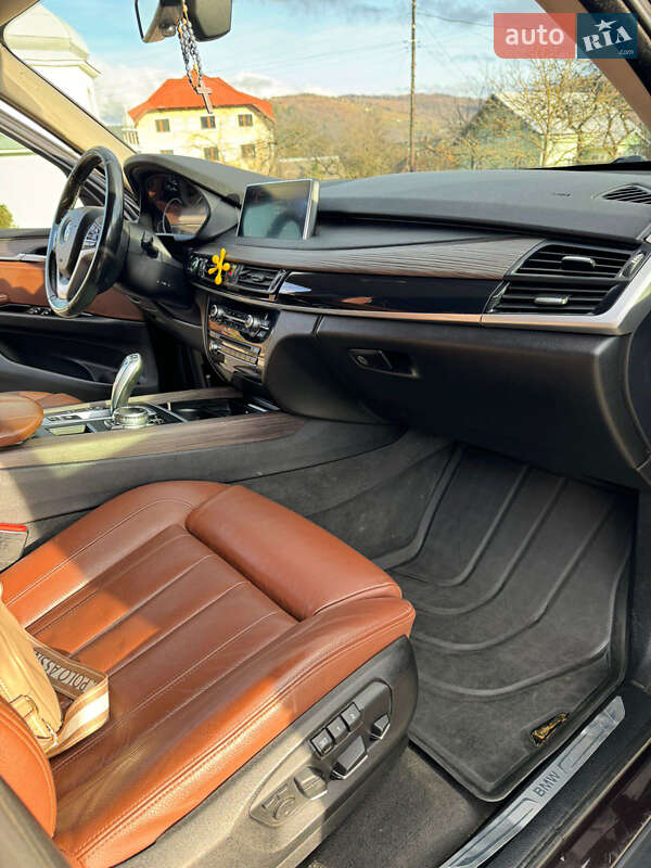 Внедорожник / Кроссовер BMW X5 2015 в Яблунице