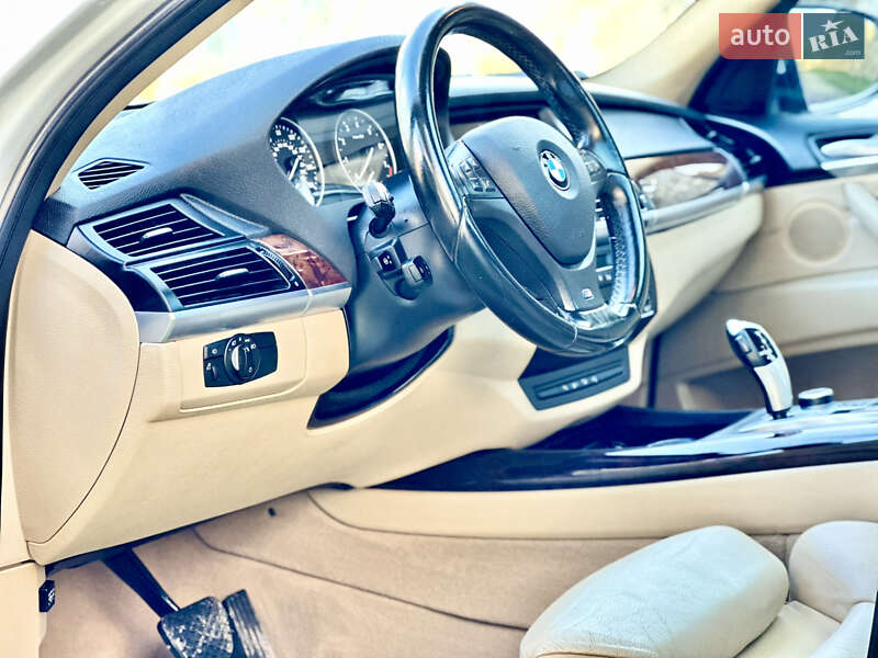 Внедорожник / Кроссовер BMW X5 2010 в Каменец-Подольском