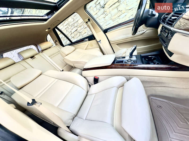 Внедорожник / Кроссовер BMW X5 2010 в Каменец-Подольском