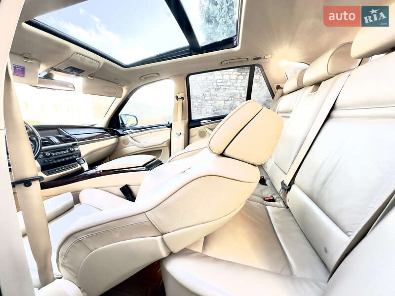 Внедорожник / Кроссовер BMW X5 2010 в Каменец-Подольском