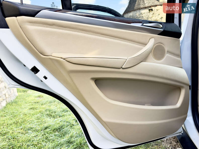 Внедорожник / Кроссовер BMW X5 2010 в Каменец-Подольском