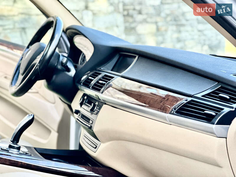 Внедорожник / Кроссовер BMW X5 2010 в Каменец-Подольском