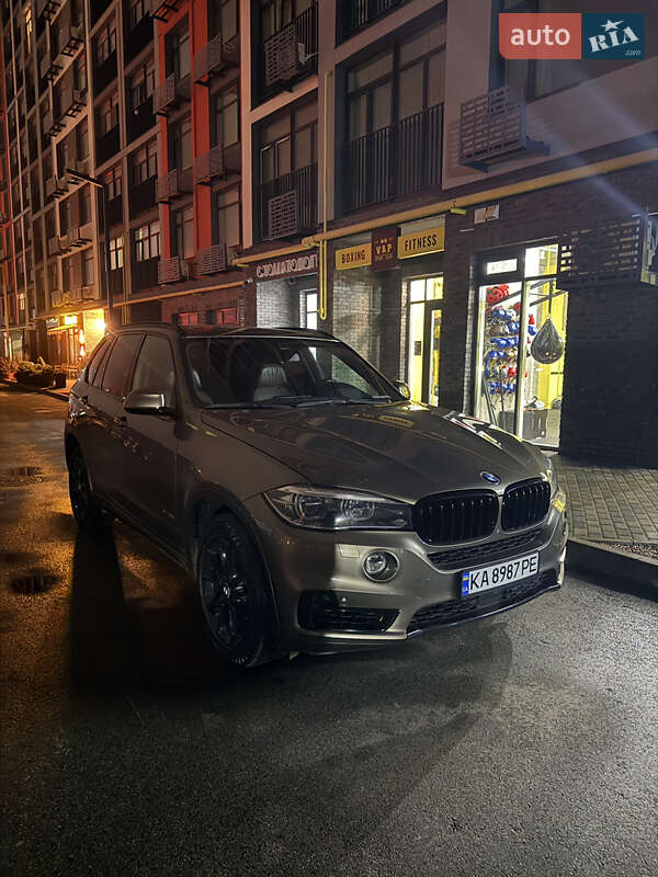 Позашляховик / Кросовер BMW X5 2016 в Гатне