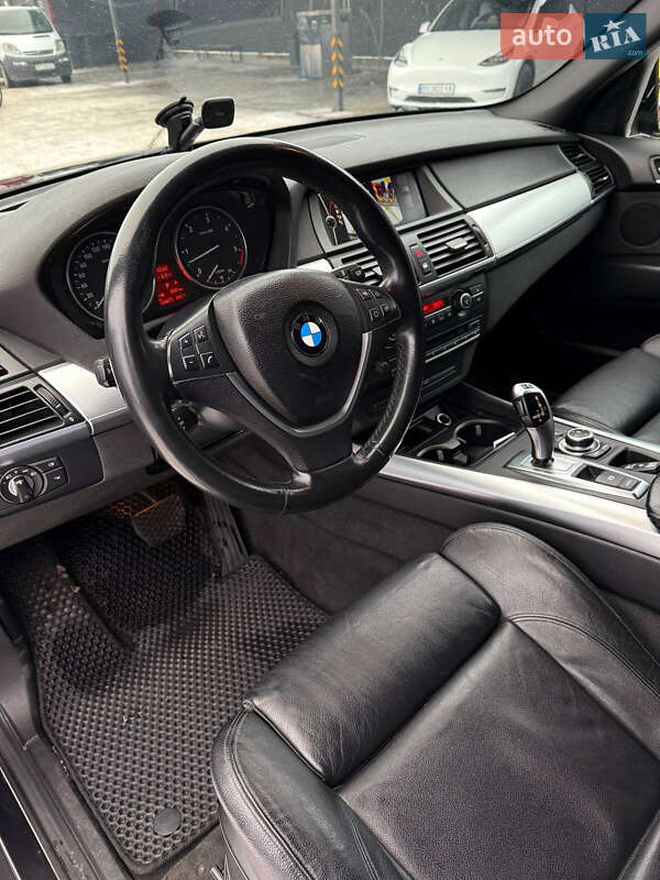 Внедорожник / Кроссовер BMW X5 2011 в Полонном