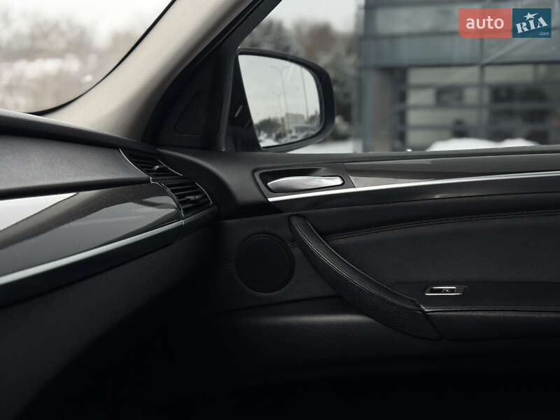 Позашляховик / Кросовер BMW X5 2010 в Рівному