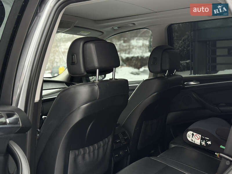 Позашляховик / Кросовер BMW X5 2010 в Рівному