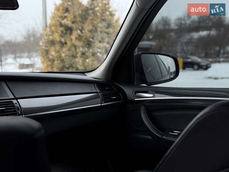 Позашляховик / Кросовер BMW X5 2010 в Рівному