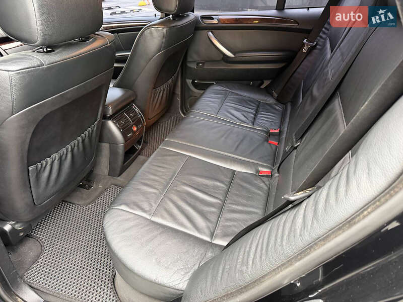 Внедорожник / Кроссовер BMW X5 2004 в Одессе