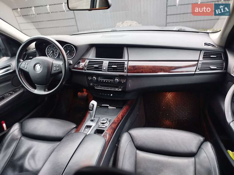 Внедорожник / Кроссовер BMW X5 2010 в Запорожье