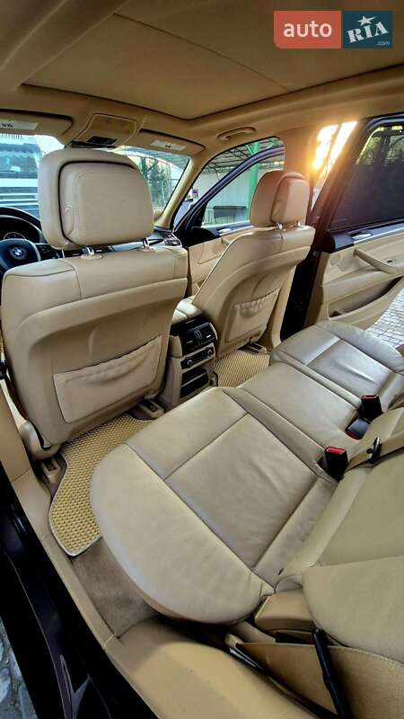 Внедорожник / Кроссовер BMW X5 2012 в Черновцах