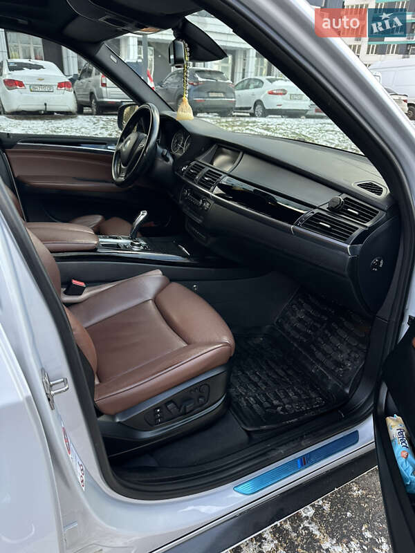 Внедорожник / Кроссовер BMW X5 2010 в Южноукраинске