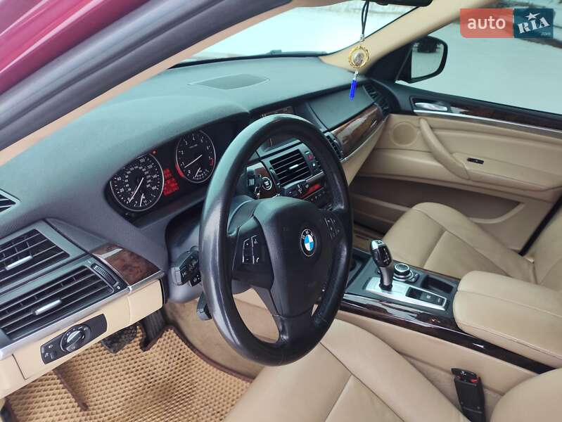 Внедорожник / Кроссовер BMW X5 2010 в Козове