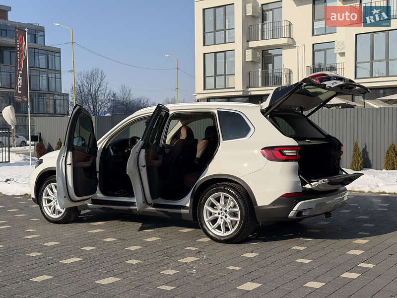 Внедорожник / Кроссовер BMW X5 2023 в Ужгороде