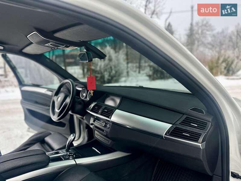 Внедорожник / Кроссовер BMW X5 2010 в Черновцах