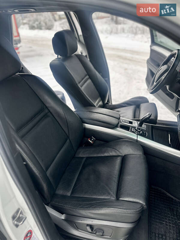 Внедорожник / Кроссовер BMW X5 2010 в Черновцах
