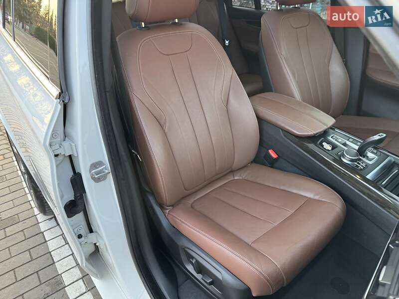 Внедорожник / Кроссовер BMW X5 2017 в Луцке