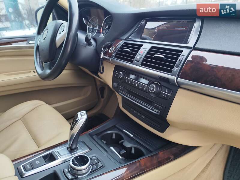 Позашляховик / Кросовер BMW X5 2010 в Дніпрі