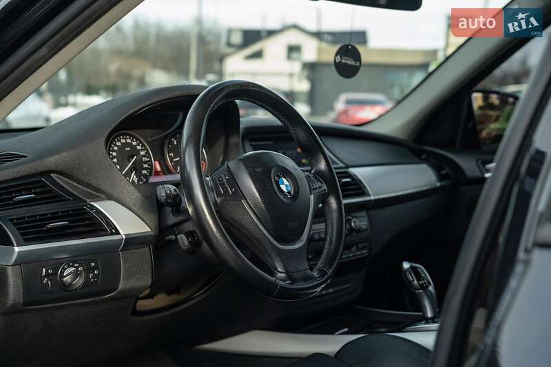 Позашляховик / Кросовер BMW X5 2011 в Чернівцях