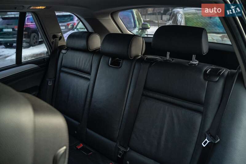 Позашляховик / Кросовер BMW X5 2011 в Чернівцях