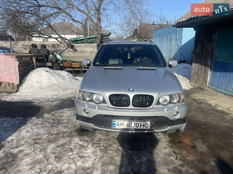 Внедорожник / Кроссовер BMW X5 2002 в Малине
