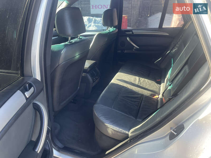 Внедорожник / Кроссовер BMW X5 2002 в Малине