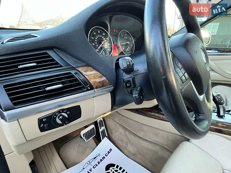 Позашляховик / Кросовер BMW X5 2010 в Нововолинську