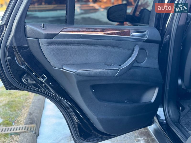 Внедорожник / Кроссовер BMW X5 2011 в Сарнах