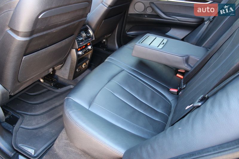 Позашляховик / Кросовер BMW X5 2015 в Рівному