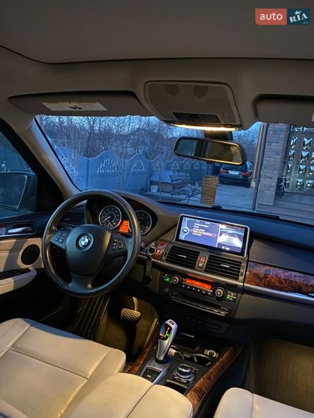 Внедорожник / Кроссовер BMW X5 2011 в Хотине