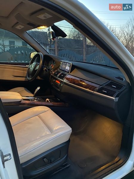 Внедорожник / Кроссовер BMW X5 2011 в Хотине