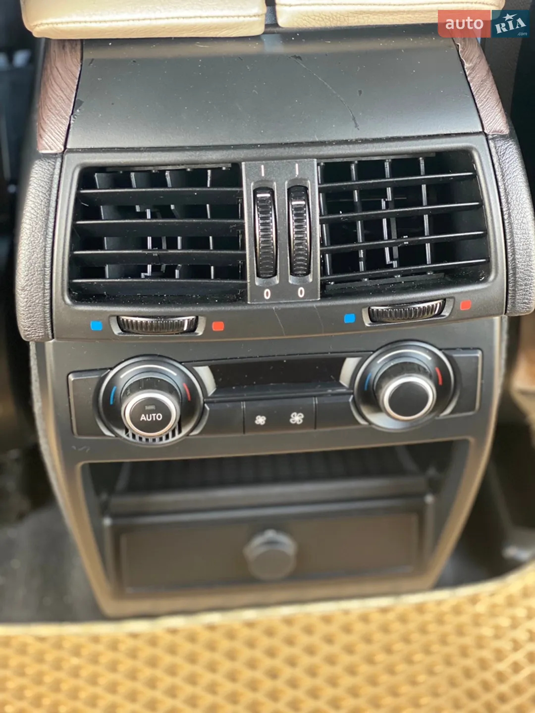 2010 BMW X5 - мініатюра 10