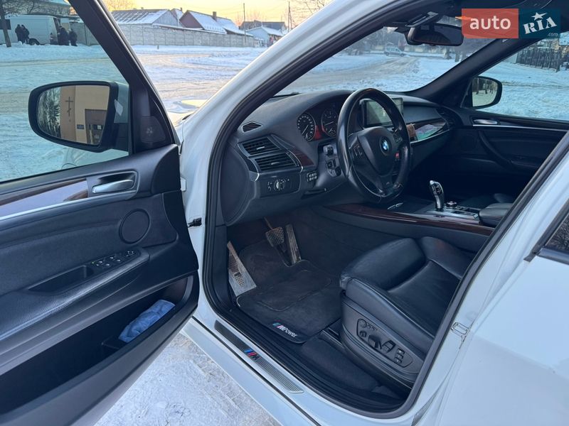 Позашляховик / Кросовер BMW X5 2010 в Чернівцях