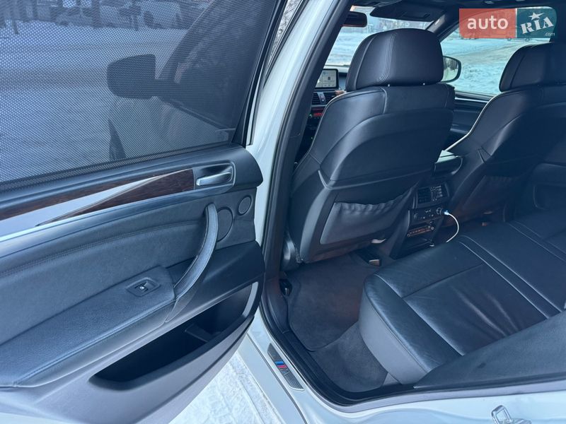 Позашляховик / Кросовер BMW X5 2010 в Чернівцях