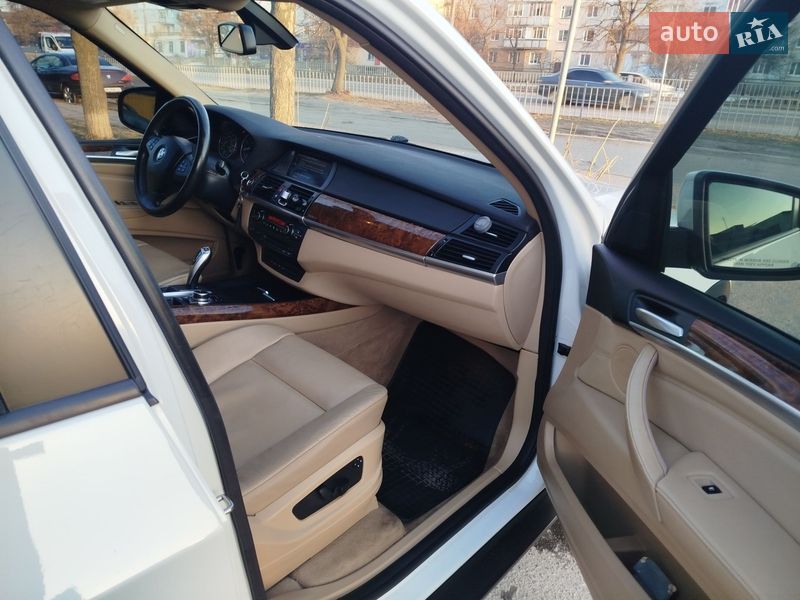 Внедорожник / Кроссовер BMW X5 2010 в Коростышеве