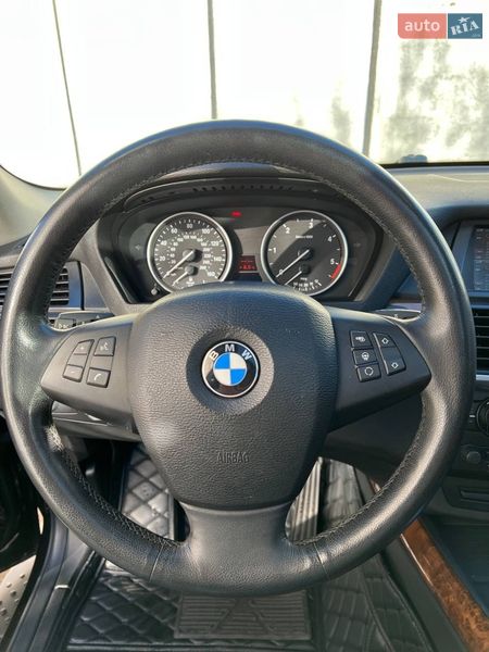 Внедорожник / Кроссовер BMW X5 2010 в Ровно