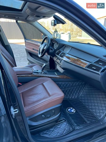 Внедорожник / Кроссовер BMW X5 2010 в Ровно