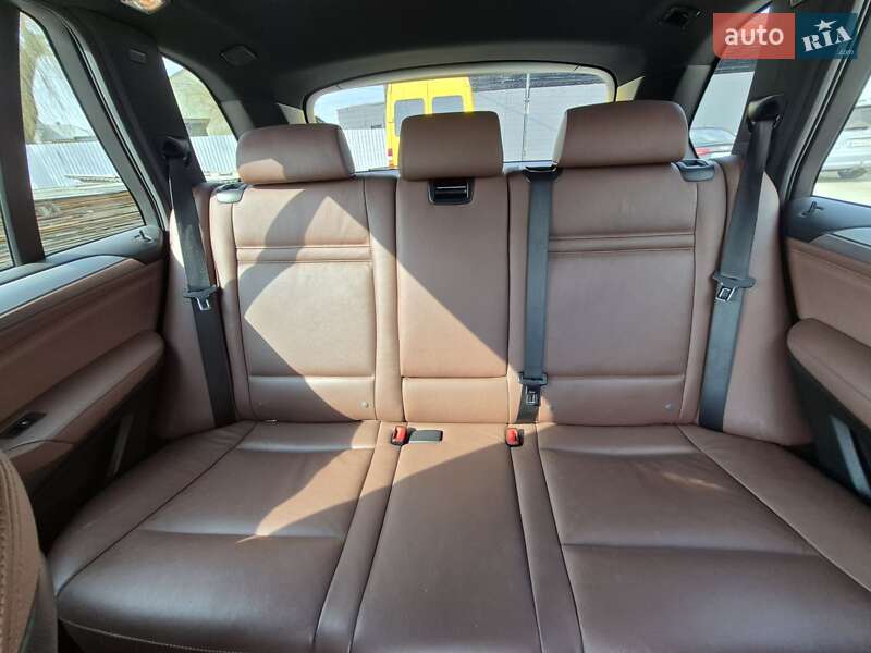 Внедорожник / Кроссовер BMW X5 2011 в Костополе