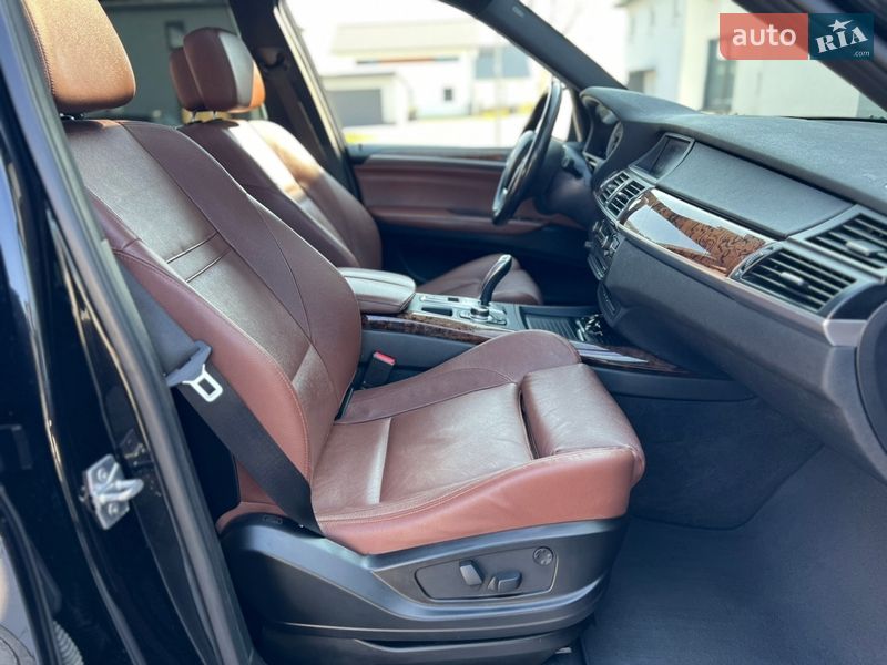 Внедорожник / Кроссовер BMW X5 2011 в Волочиске