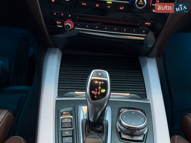 Внедорожник / Кроссовер BMW X5 2015 в Вараше