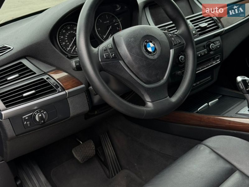 Внедорожник / Кроссовер BMW X5 2011 в Ровно