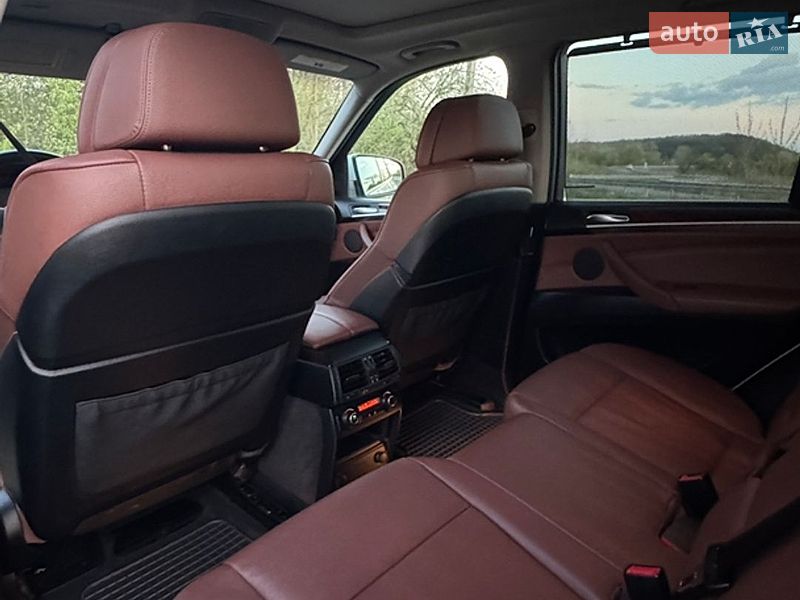 Позашляховик / Кросовер BMW X5 2012 в Чернівцях