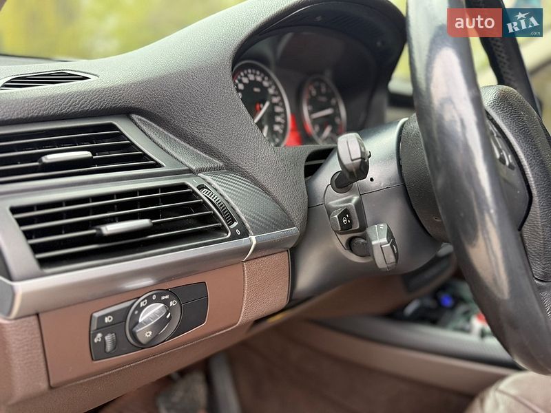 Внедорожник / Кроссовер BMW X5 2010 в Звягеле