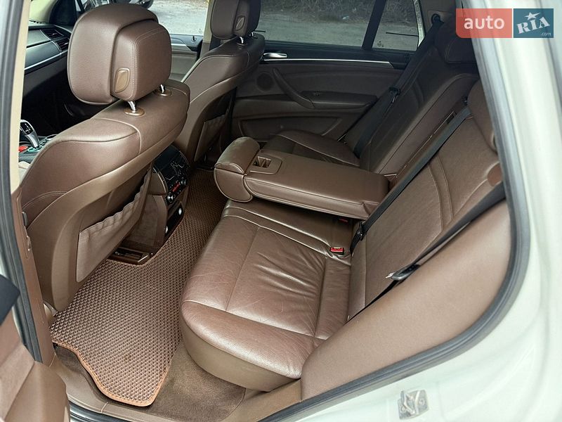 Внедорожник / Кроссовер BMW X5 2010 в Звягеле