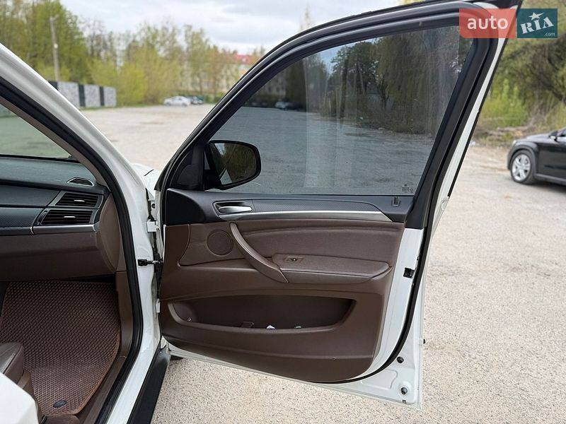 Внедорожник / Кроссовер BMW X5 2010 в Звягеле