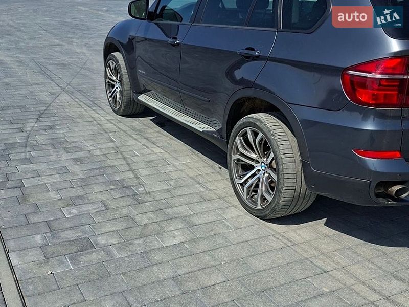 Внедорожник / Кроссовер BMW X5 2012 в Черновцах