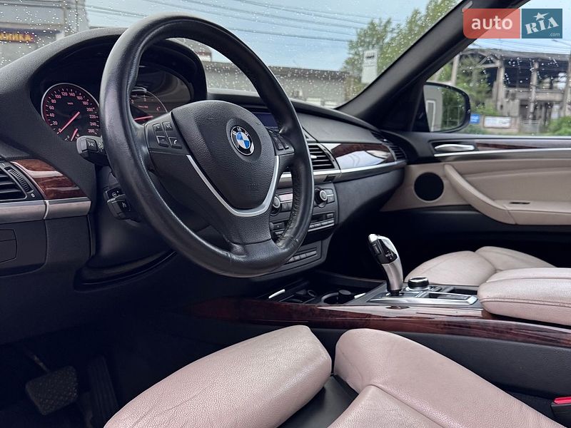 Позашляховик / Кросовер BMW X5 2012 в Чернівцях