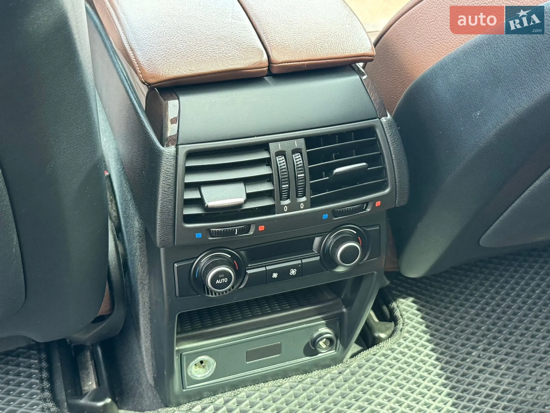 2010 BMW X5 - мініатюра 9