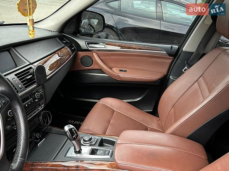 Внедорожник / Кроссовер BMW X5 2012 в Черновцах