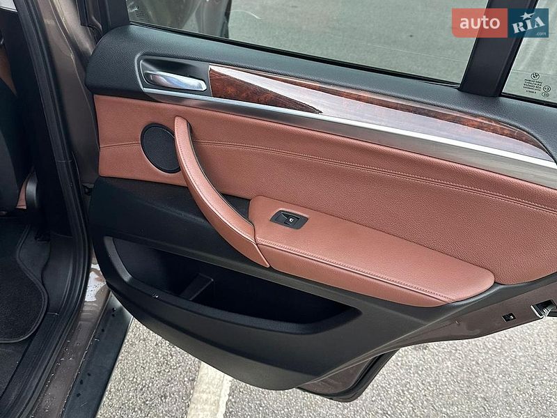 Внедорожник / Кроссовер BMW X5 2012 в Черновцах