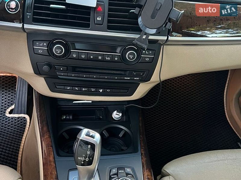 Позашляховик / Кросовер BMW X5 2010 в Чернівцях